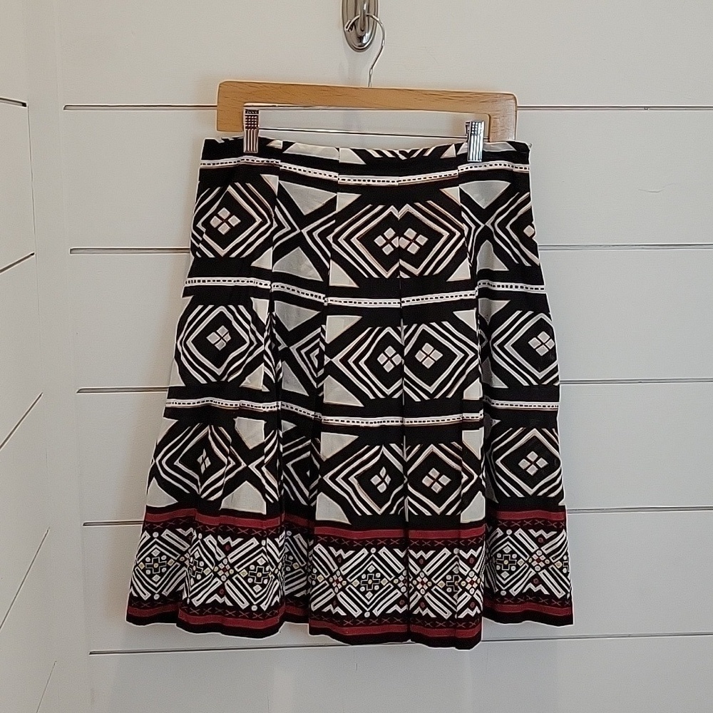 Sunny Leigh size 8 midi skirt black white with accents of red and gold